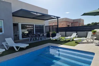 Image de \"Marc\"@Marisol : 550m de la plage, piscine privée, A/C, WiFi, plage pour chiens