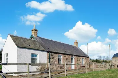 Image de A smart, cosy detached cottage, with lovely views over the surrounding Vale of Strathmore.