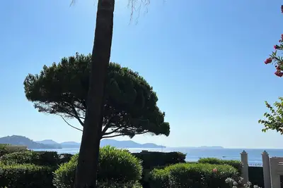 Image de maison d'architecte vue mer et accès plage