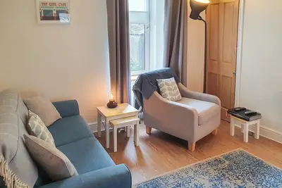 Image de A perfect base for couples to explore the island, only a short stroll to the town.