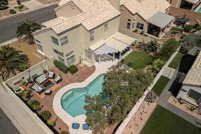 Image de Splash into Fun! \nPrivate yard 4bd 2. 5ba \nHtd Pool, Bbq, PETs Ok, 10 Min to Strip