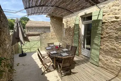 Image de Maison de charme à 500 m de la rivière avec terrasse et cour intérieure.
