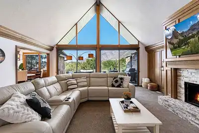 Image de 2 Master Bedrooms - Mtn Views - King Beds - Ski - Hot Tub - GameRm - Amenities!