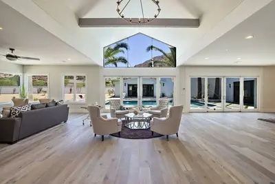 Mountain Edge Mansion - Private Pool - Sleeps 20