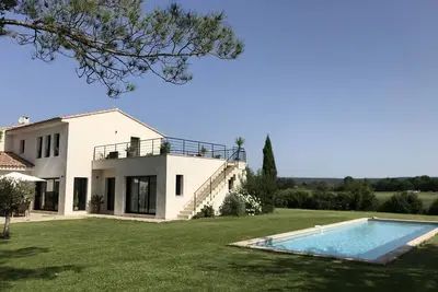 Image de Villa, and swimming pool, in the countryside near the historic center of Aix en Provence