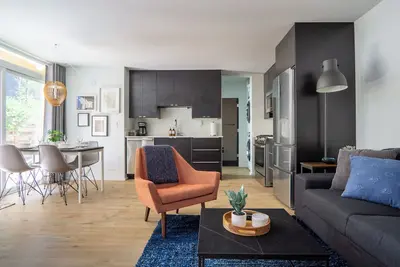 Image de Luxury Apartment In Best Area, 94 walk score. With Ac, Laundry, and Patio