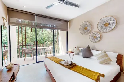 Second-Floor Studio w/Free WiFi, Kitchenette, Partial A/C, & Shared Outdoor Pool