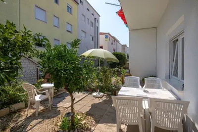 Image de A2 - apt near beach w patio, parking and grill