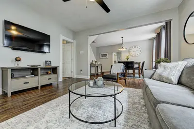 Image de Family Getaway Queen Beds w/ Large Porch