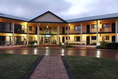 Image de Nepean Country Club - Facilities like Swimming pools, tennis, mini golf, etc