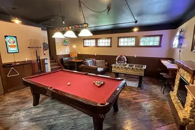 Image de 1pm In | 1pm Out | Spa & Game Room Retreat - Best Memories!