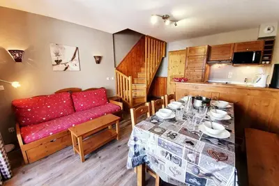 Image de 200m des commerces, 4ème étage, piscine, balcon, parking, télévision, casier à ski, 50m², Vars
