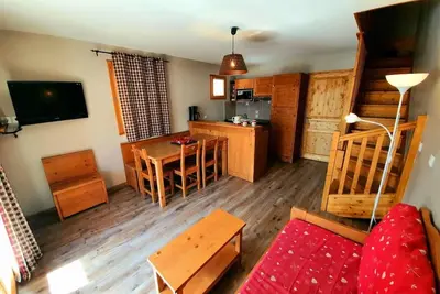 Image de 200m des commerces, 4ème étage, piscine, balcon, parking, télévision, casier à ski, 50m², Vars