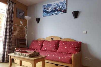 Image de 200m des commerces, 4ème étage, piscine, balcon, parking, télévision, casier à ski, 32m², Vars