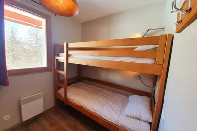 Image de 200m des commerces, 4ème étage, piscine, balcon, parking, télévision, casier à ski, 50m², Vars