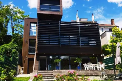 Image de Villa avec piscine et panorama sur la Tour Eiffel