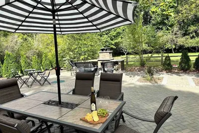 Image de Hot Tub | Game Room | Patio | Walk to Beach | 10 min South Haven