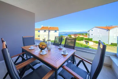 Image de Appartement de vacances Malinska pour 1 - 4 personnes avec 2 chambres à coucher - Appartement de vac