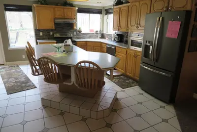 Image de Fabulous 7 bedroom 3 level home at the Wasatch Mtns. in Sandy Utah