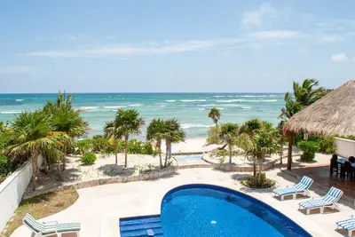 2 Bedroom (2 beds) Beachfront Condo Akumal 102