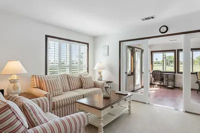 Image de Cozy, Inviting & Newly Renovated - A Perfect Beach & Golf Getaway!