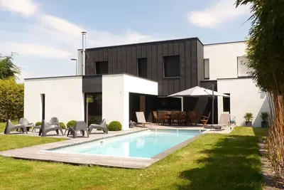Image de Vannes, Maison de grand standing avec piscine