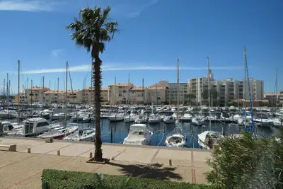 Image de 350m de la plage face au Port Joli T2 clair rénové