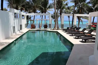 Image de Oceanfront Villa in a tranquil bay. Private Pool & 3500 sqft of outdoor space!