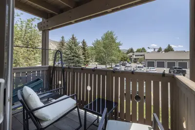 Image de Beaver Creek Condo with Mountain Views!