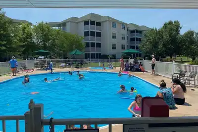 Image de On The Lake, 2 Bedrooms / 2 Baths, Full Amenities