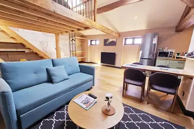 Rare et vaste studio aux beaux volumes Apt 31