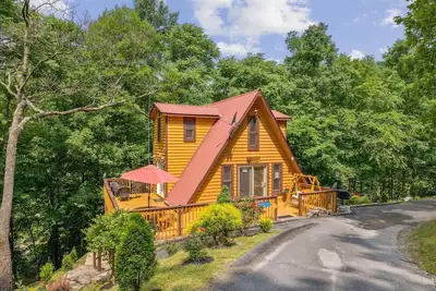 Image de Smokey Max Chalet 4 bedroom 2, 5 bath, sleeping 10 people, 4 car parking