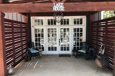 Image de Luxurious Lakefront Property