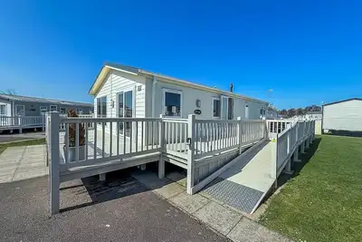 Stunning 4 berth lodge with decking at Manor Park in Hunstanton ref 23173k