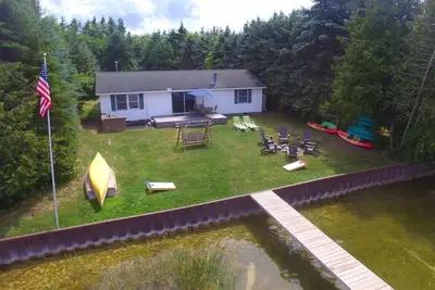 Image de Lakefront cottage on Secluded Upper Herring Lake