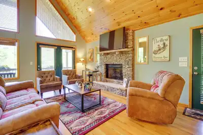 Image de Beautiful Smoky Mountain Chalet with Game Room!