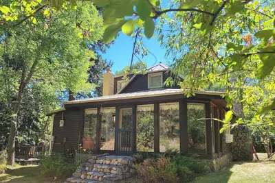 Image de Larksong Cabin, Formerly \"Cute Cabin\"-Dog friendly and Close to Ski Trails!