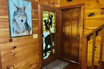 Image de Wood Cabin w/Mtn Views, Community Pool, large Deck, large 2400sq ft, pool tble