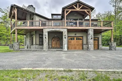 Image de Elegant Mtn Chalet w/ Deck: 1 Mi to Mt Snow!