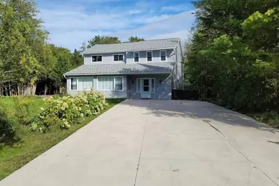 Image de Beach Cottage, walking distance to Sauble. 3 bedroom, 2 bath