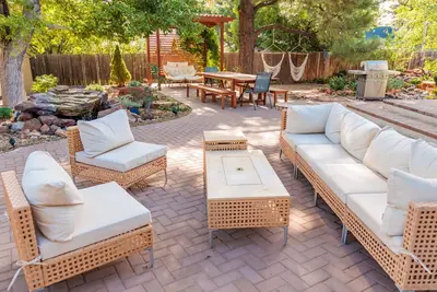 Image de World Traveler's - Phenomenal Getaway Retreat with Spacious Backyard Paradise to Enjoy!