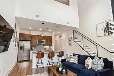 Image de Luxury-Furnished Loft | Walk Everywhere | 2bd/2ba | Sleeps 5