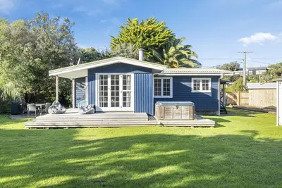Image de The Little Blue Bach - Waikanae Beach Holiday Home