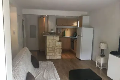 Image de Grand studio 38m2 avec terrasse 40m2 et piscine