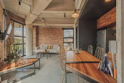 Image de Outstanding Rustic Flat in the center of Laureles