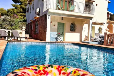 Villa \"Casa del Sol\" with private pool, beautiful garden, WiFi & garage