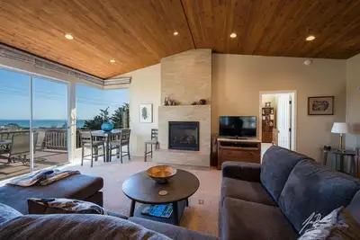 Image de Monthly Rental on Happy Hill! Enjoy Beautiful Views of Moonstone Beach!