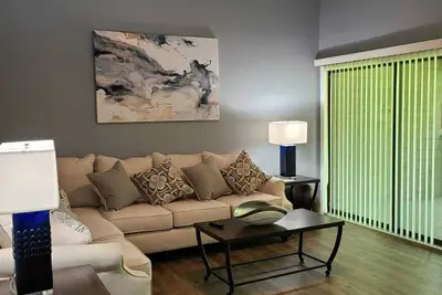 Image de The BeautyRest Condo located in the heart of downtown Kentucky.