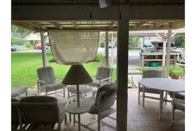 Image de Peaceful Beach with Outdoor Porch Living in Great Neighborhood