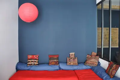 Image de Rouge Pompon au coeur de Meze